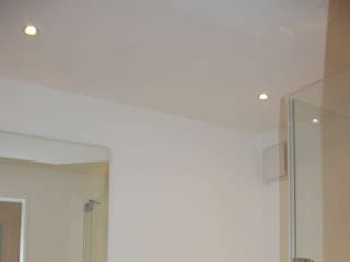 Zu jedem Schlafzimmer gehört ein modernes Duschbad.