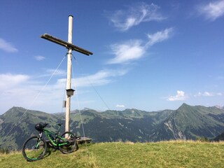 Gipfelkreuz am Lug