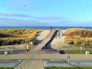 Übergang zum Strand mit Extra Hundestrand