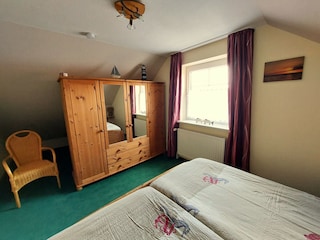 Obergeschoss, 2. Schlafzimmer, Kleiderschrank