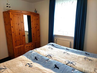 Erdgeschoss, 1. Schlafzimmer, Kleiderschrank