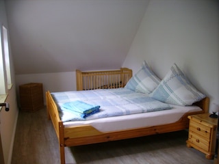 Doppelzimmer mit Kinderbett, Ausrichtung nach Süden