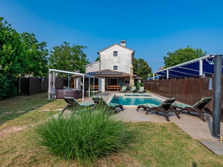 Enjoy complete privacy in the garden.