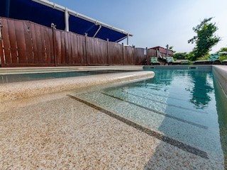 Modern pool paradise.