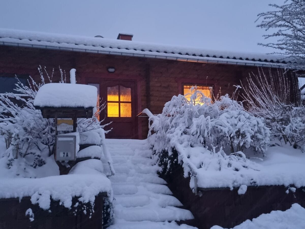 Blockhaus im Winterkleid