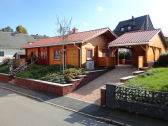 Blockhaus mit Carport