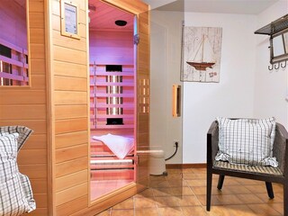 Färmekabine und Dusche im UG