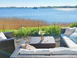 Maritimes Ferienhaus "Seaside" auf Wassergrundstück