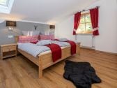 Schlafzimmer 1 mit Platz für 5. komfortables Bett