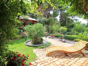 Bella dichtbij het strand