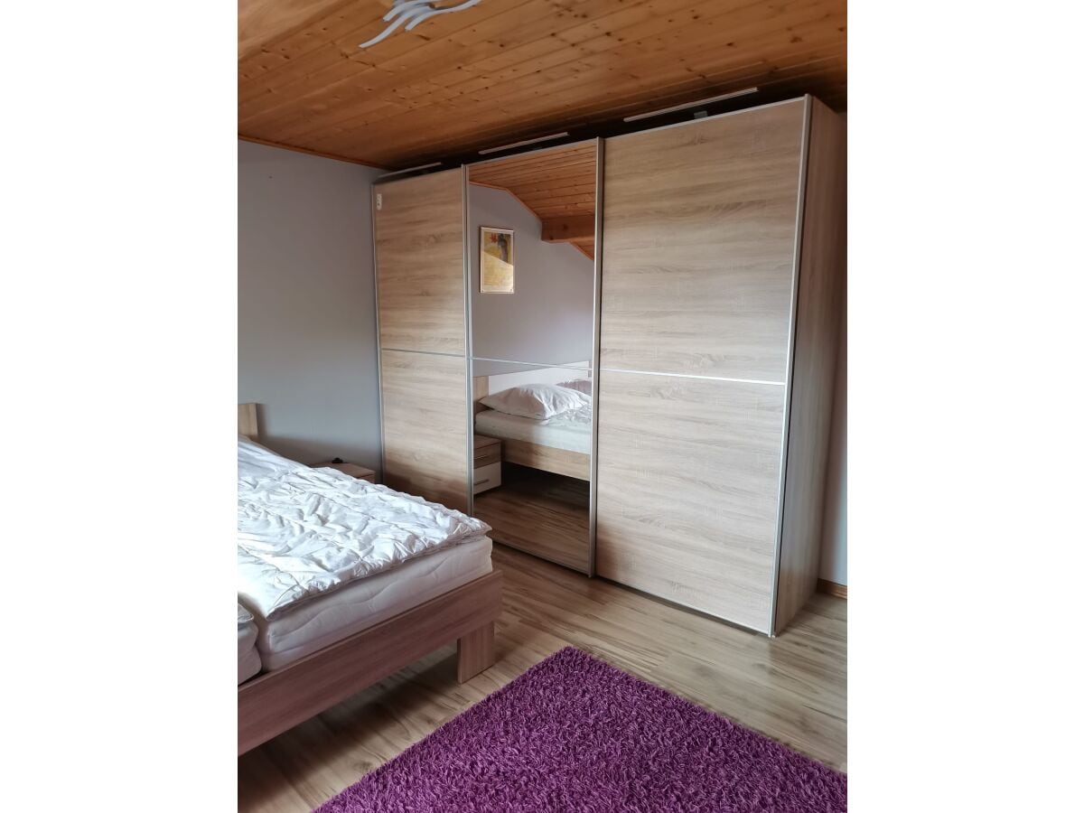 Schlafzimmer mit Doppelbett