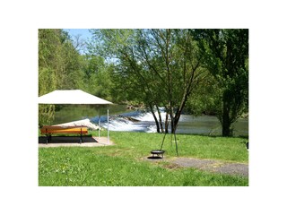 Pavillon auf der dazugehörigen Insel