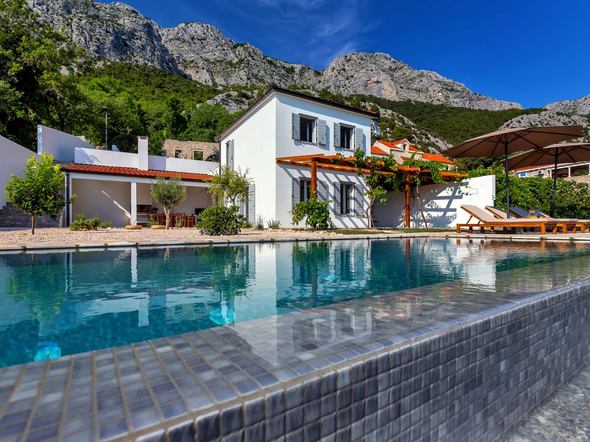 Ferienhaus Kairos mit Infinity Pool und Meerblick