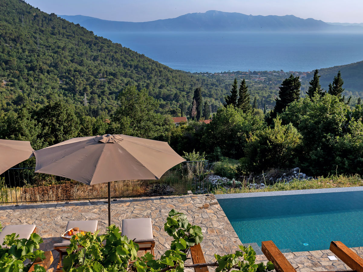 Ferienhaus Kairos mit Infinity Pool und Meerblick