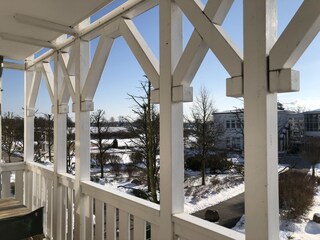 Balkon mit Blick auf Freizeitbad ahoi Rügen