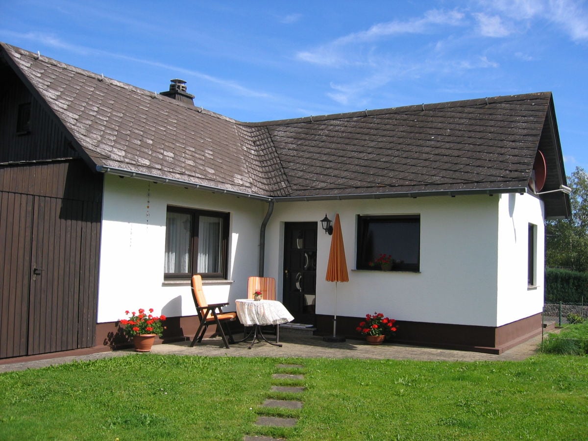 Ferienhaus mit Terrasse am Eingang