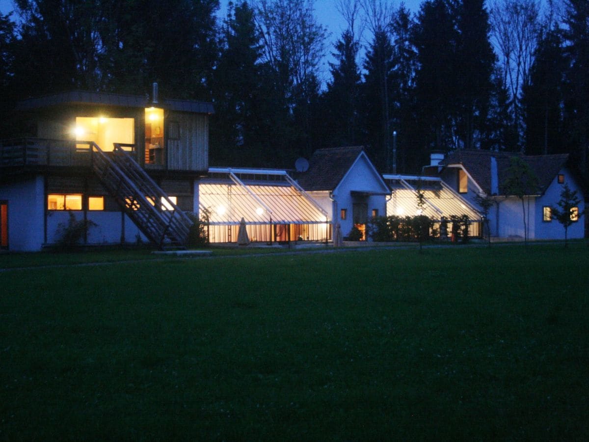 Gärtnerhaus bei Nacht