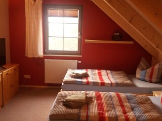 Schlafzimmer 3 oben / 2 x Einzelbetten