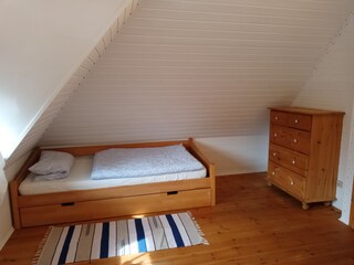 Schlafzimmer - Bett 90x200 mit ausziehbarem Bett 90x200