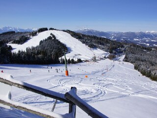 Skipiste mit Blick auf,s Hocheck