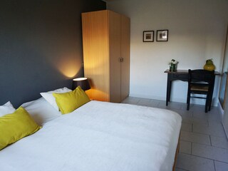 Schlafzimmer mit Doppelbett