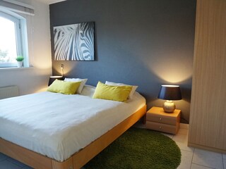 Schlafzimmer mit Doppelbett