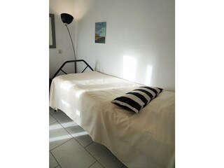 Schlafzimmer mit zwei Einzelbetten