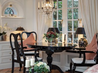 Eleganter Esstisch
