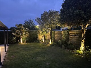 Garten beleuchtet