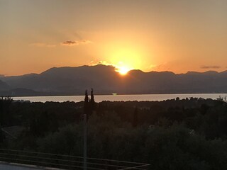 Abendlicher Sonnenuntergang von der Dachterrasse
