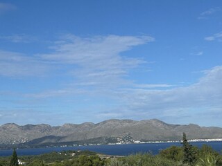 Blick von der Dachterrasse auf die Bucht von Polenca
