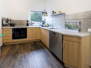 Küche (Thermomix auf Anfrage 25 €)