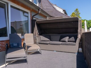 Eine Terrasse die zum Sonnen und entspannen einlädt.