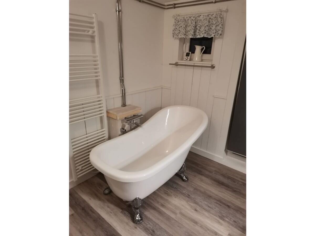 Badezimmer mit Badewanne