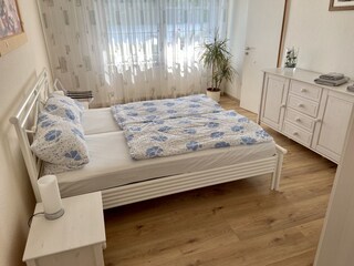 Schlafzimmer 1 mit Doppelbett (1. Stock)