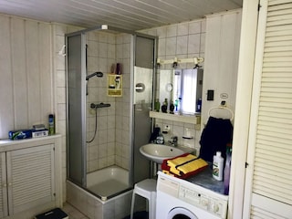 Badezimmer mit Dusche (Erdgeschoss)