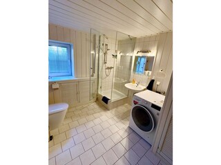 Badezimmer 2 mit Dusche und WC