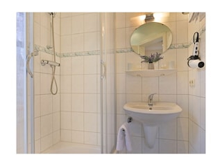 Landhaus Victoria, Möwe - Blick in das Tageslichtbad mit Dusche
