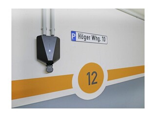 Villa Höger - Blick auf die Wallboxen in der Tiefgarage, an jedem Stellplatz.