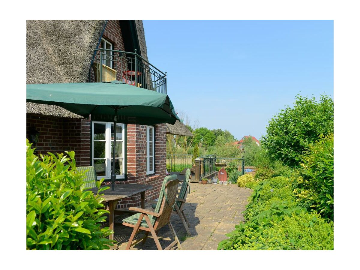 Wildrose - Blick auf die wunderschöne Terrasse im Grünen