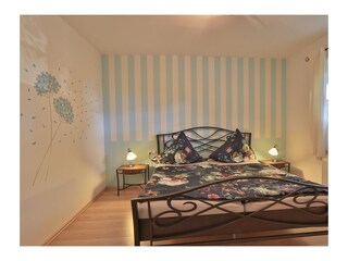 1. Schlafzimmer mit Doppelbett