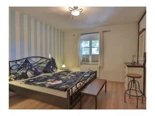 !. Schlafzimmer mit begehbarem Kleiderschrank