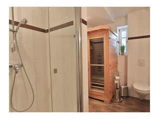 Duschbad mit Infrarotkabine