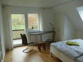 Schlafzimmer 2, Blick zum Balkon