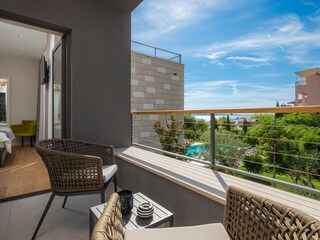 Terrasse vom Schlafzimmer Nr. 2 mit Blick auf den Pool