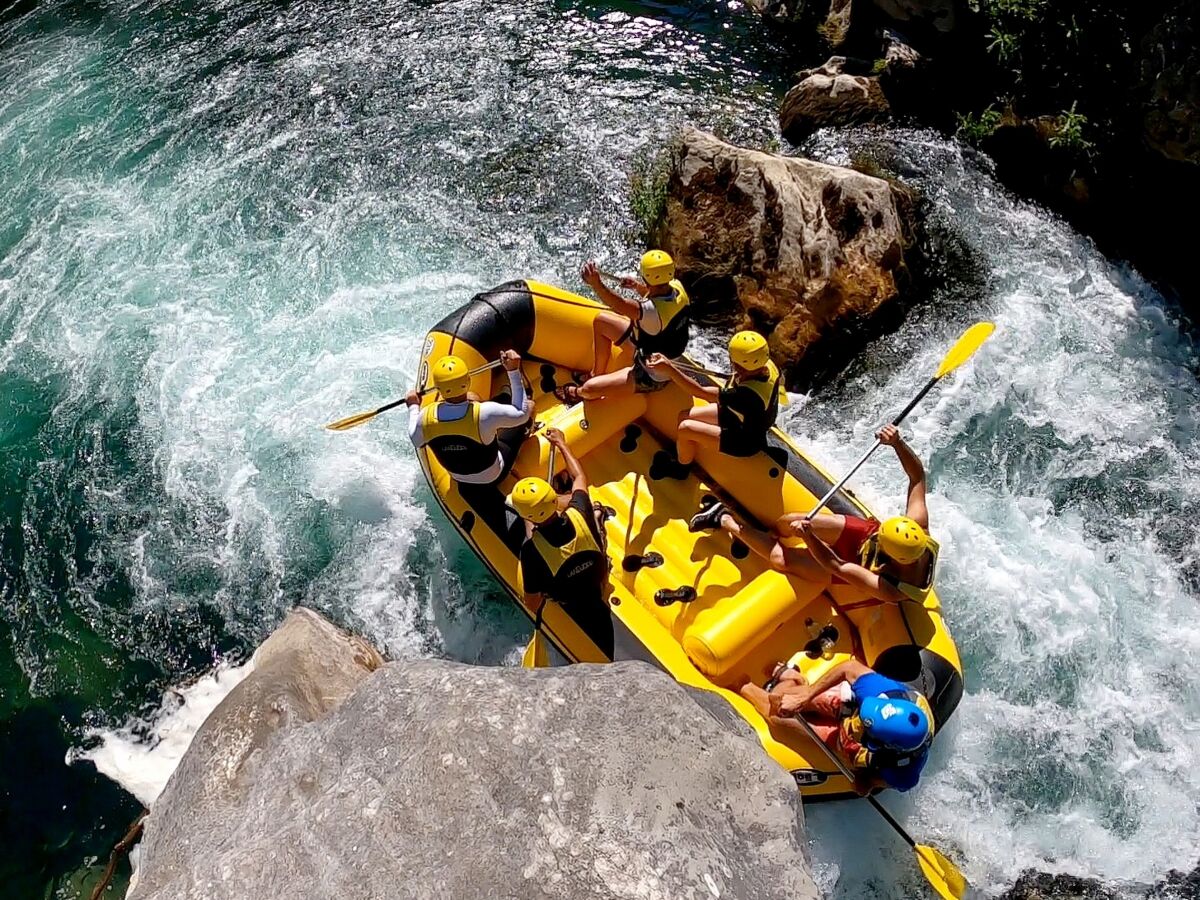 Wildwasser-Rafting und echtes Abenteuer mit der Seilrut