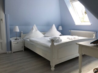 Schlafzimmer rechts