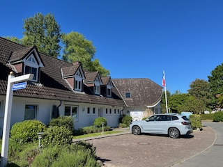 Vor dem Haus