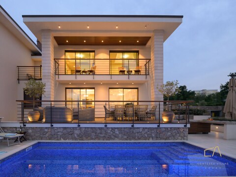 Luxe Villa Marconica