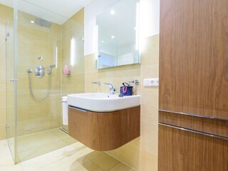 exclusive Dusche mit Regenbrause